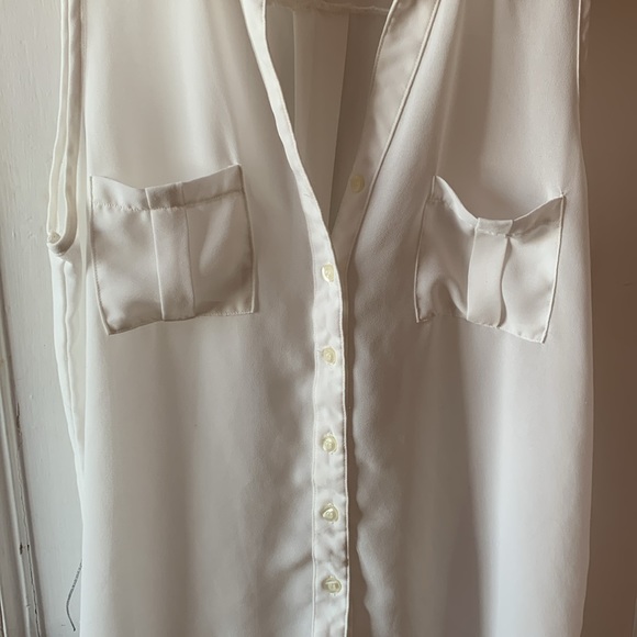 Women’s cream coloured sheer button up sleeveless blouse size Medium by Zenana - Picture 5 of 8